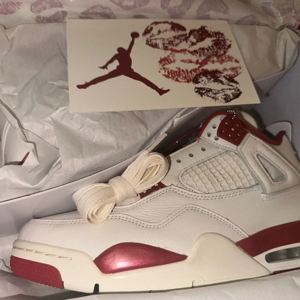 S🚫LD 🆕inBox “Air Jordan 4 Retro Valentine” Size Wmns 10 Men 8.5 - Picture 2 of 14